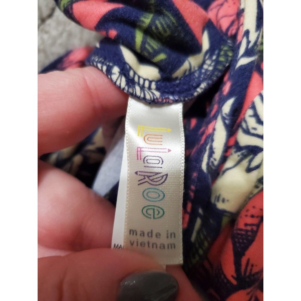 Lularoe One Size Roses and Pattern Leggings - Picture 4 of 4